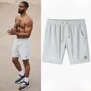 NWT Vuori Kore Lined Short Sky Grey